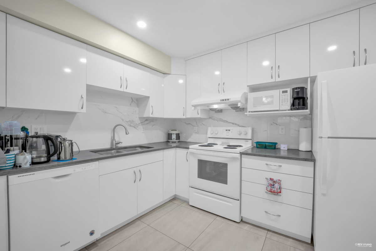 Walk-In Closet Photo of 25 7488 Salisbury Avenue, Burnaby, BC