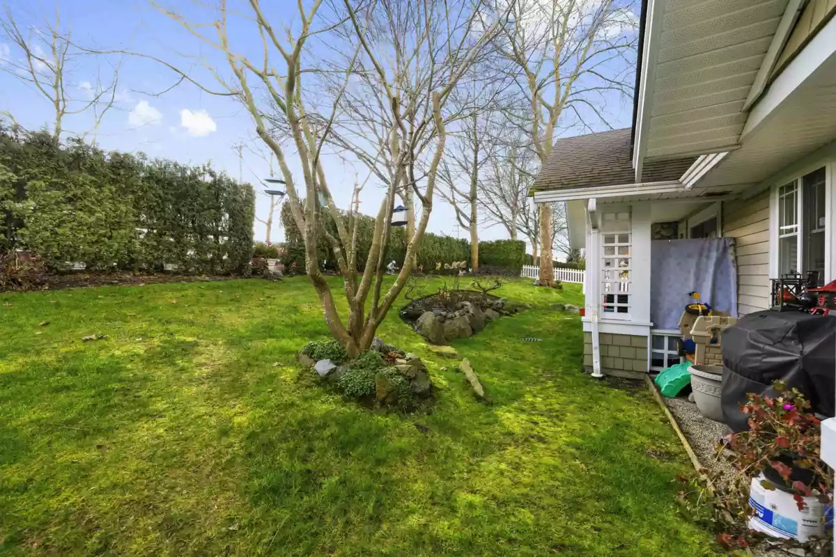 Hallway Photo of 27 6488 168 Street, Surrey, BC