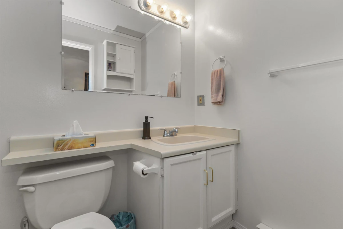 Basement Recreation Room Photo of 302 32098 George Ferguson Way, Abbotsford, BC