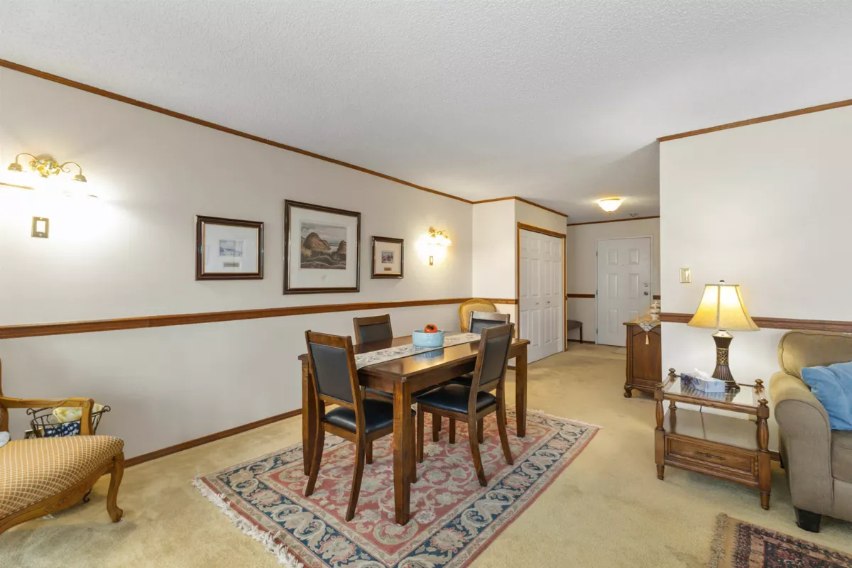 Dining Area Photo of 302 32098 George Ferguson Way, Abbotsford, BC