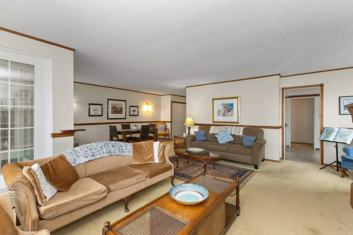 Family Room Photo of 302 32098 George Ferguson Way, Abbotsford, BC
