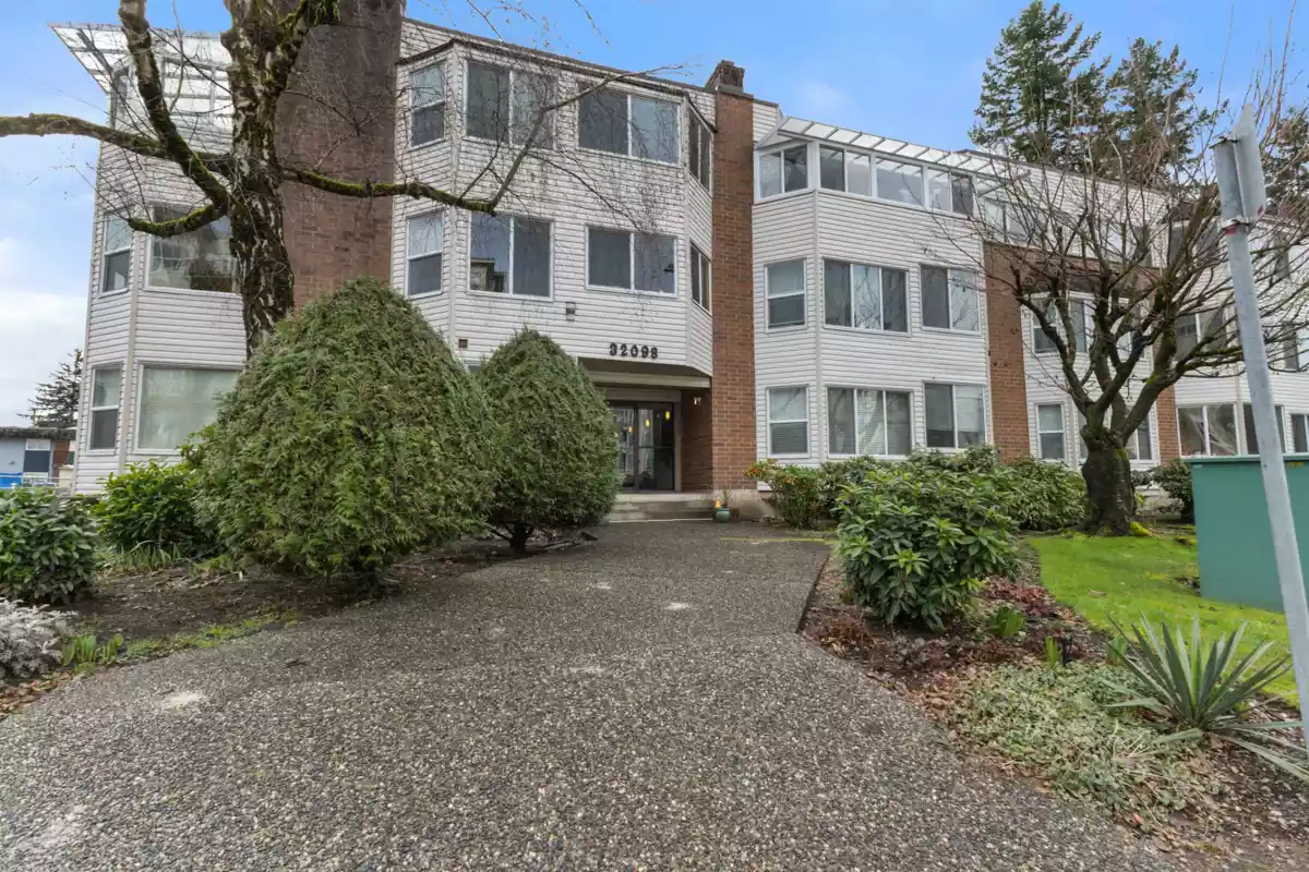 Outdoor Deck Photo of 302 32098 George Ferguson Way, Abbotsford, BC