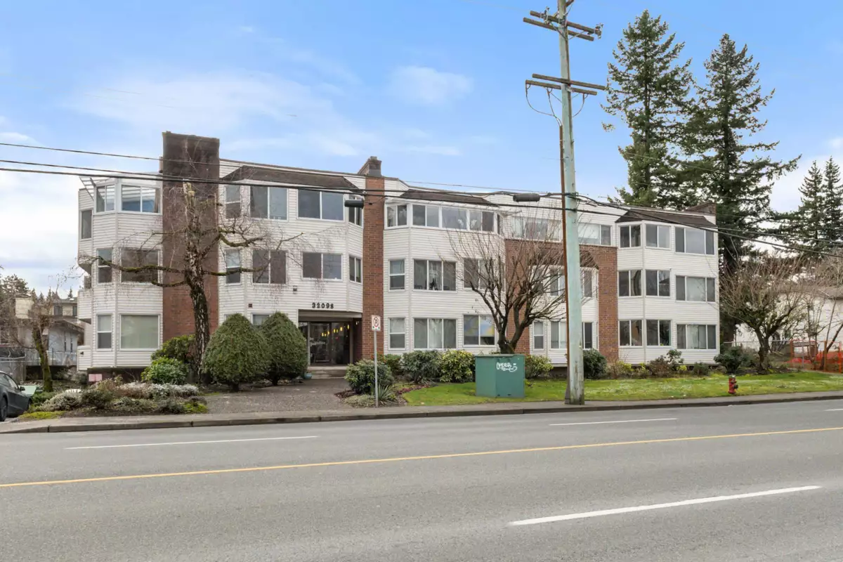 Outdoor Patio Photo of 302 32098 George Ferguson Way, Abbotsford, BC