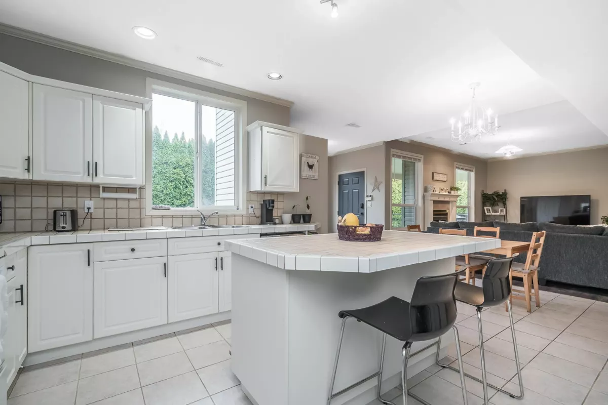 Entry Foyer Photo of 5465 Highroad Crescent, Chilliwack, BC