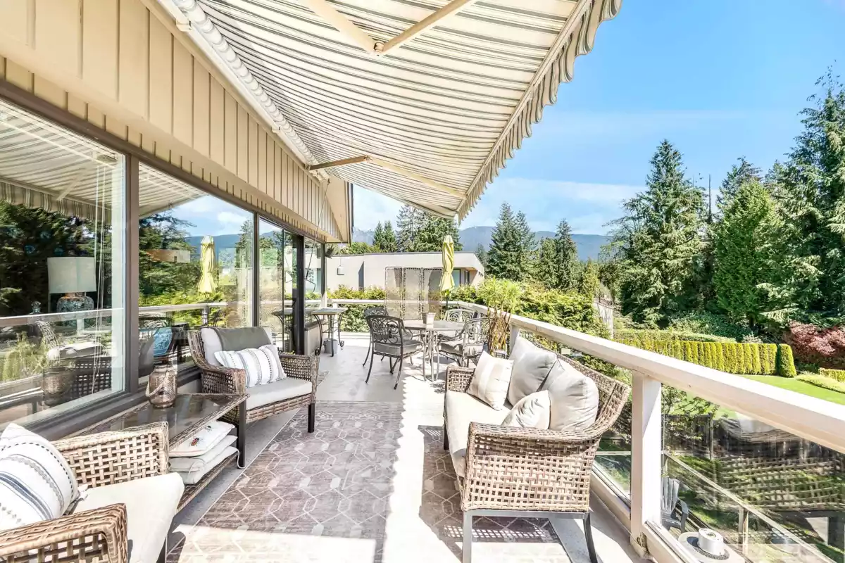 Breakfast Nook Photo of 792 Anderson Crescent, West Vancouver, BC