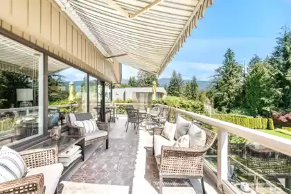 Breakfast Nook Photo of 792 Anderson Crescent, West Vancouver, BC