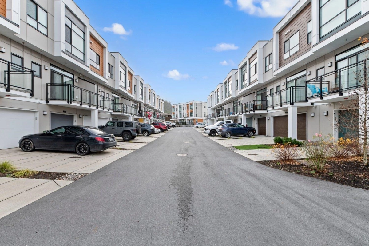 Family Room Photo of 409 46150 Thomas Road, Chilliwack, BC