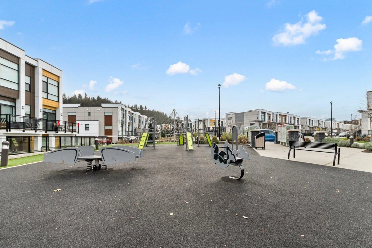 Front Yard Photo of 409 46150 Thomas Road, Chilliwack, BC