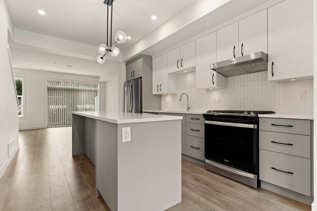 Kitchen Island Photo of 409 46150 Thomas Road, Chilliwack, BC