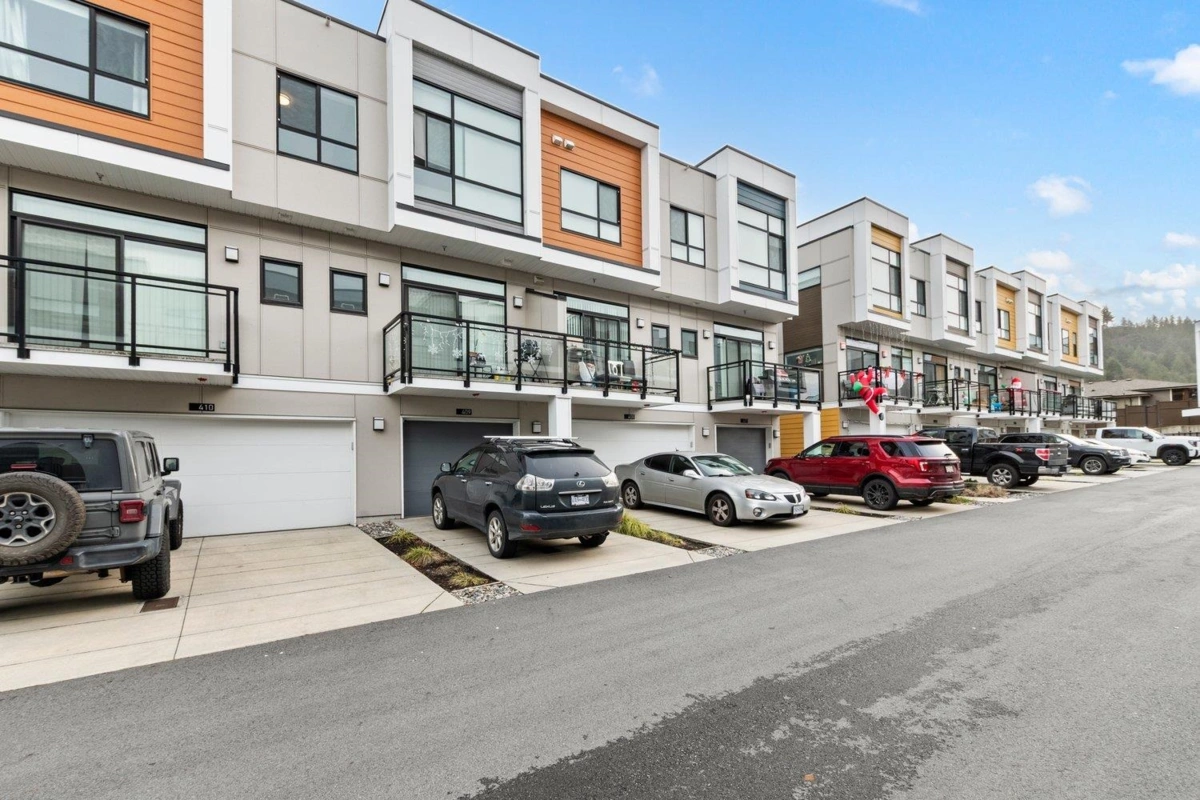 Living Room Photo of 409 46150 Thomas Road, Chilliwack, BC