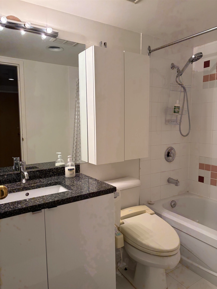 Kitchen Photo of 510 1060 Alberni Street, Vancouver, BC