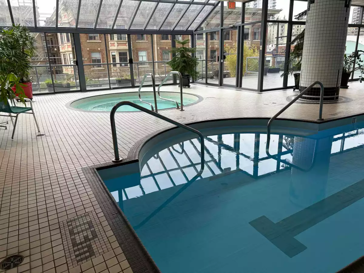 Walk-In Closet Photo of 510 1060 Alberni Street, Vancouver, BC