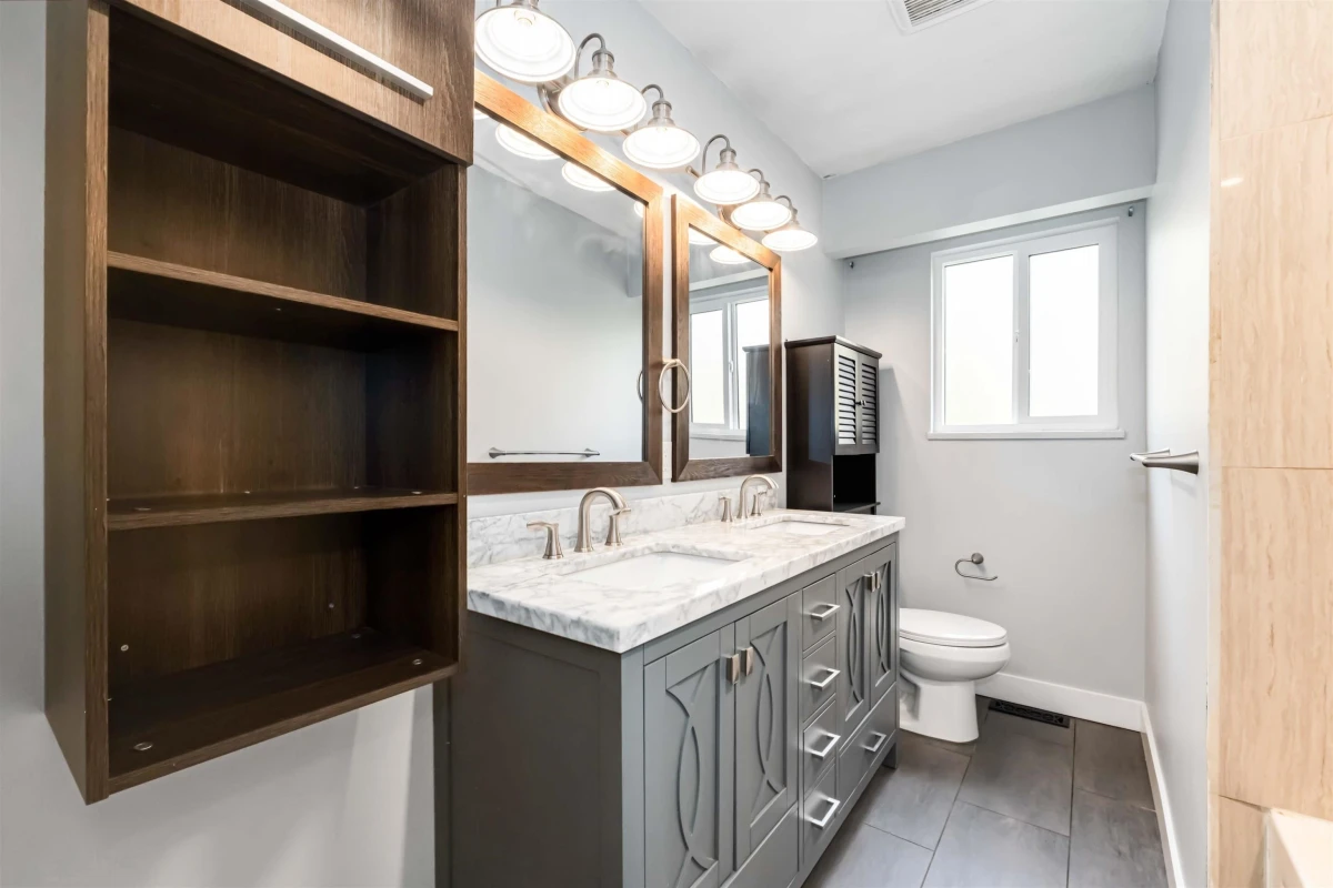 Hallway Photo of 22990 70a Avenue, Langley, BC