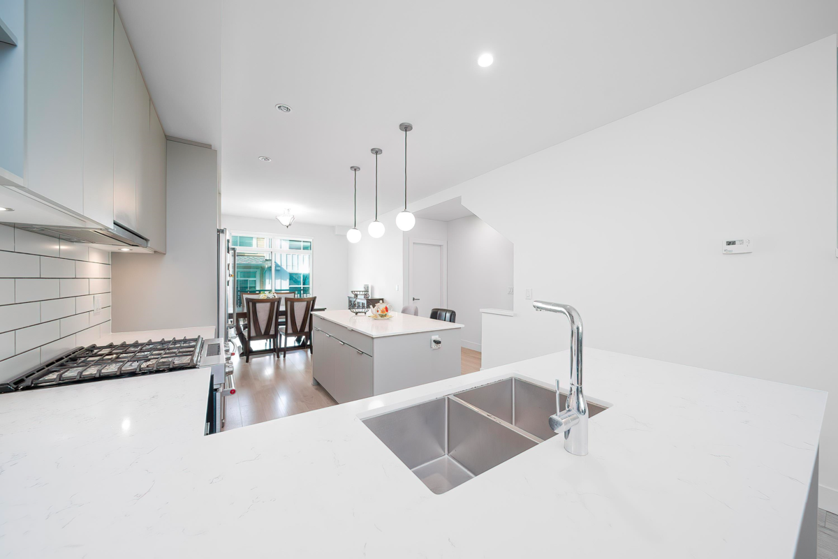 Family Room Photo of 50 16561 17a Avenue, Surrey, BC