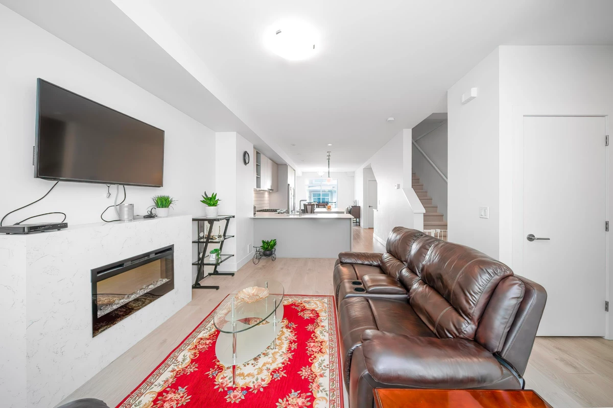 Primary Bathroom Photo of 50 16561 17a Avenue, Surrey, BC