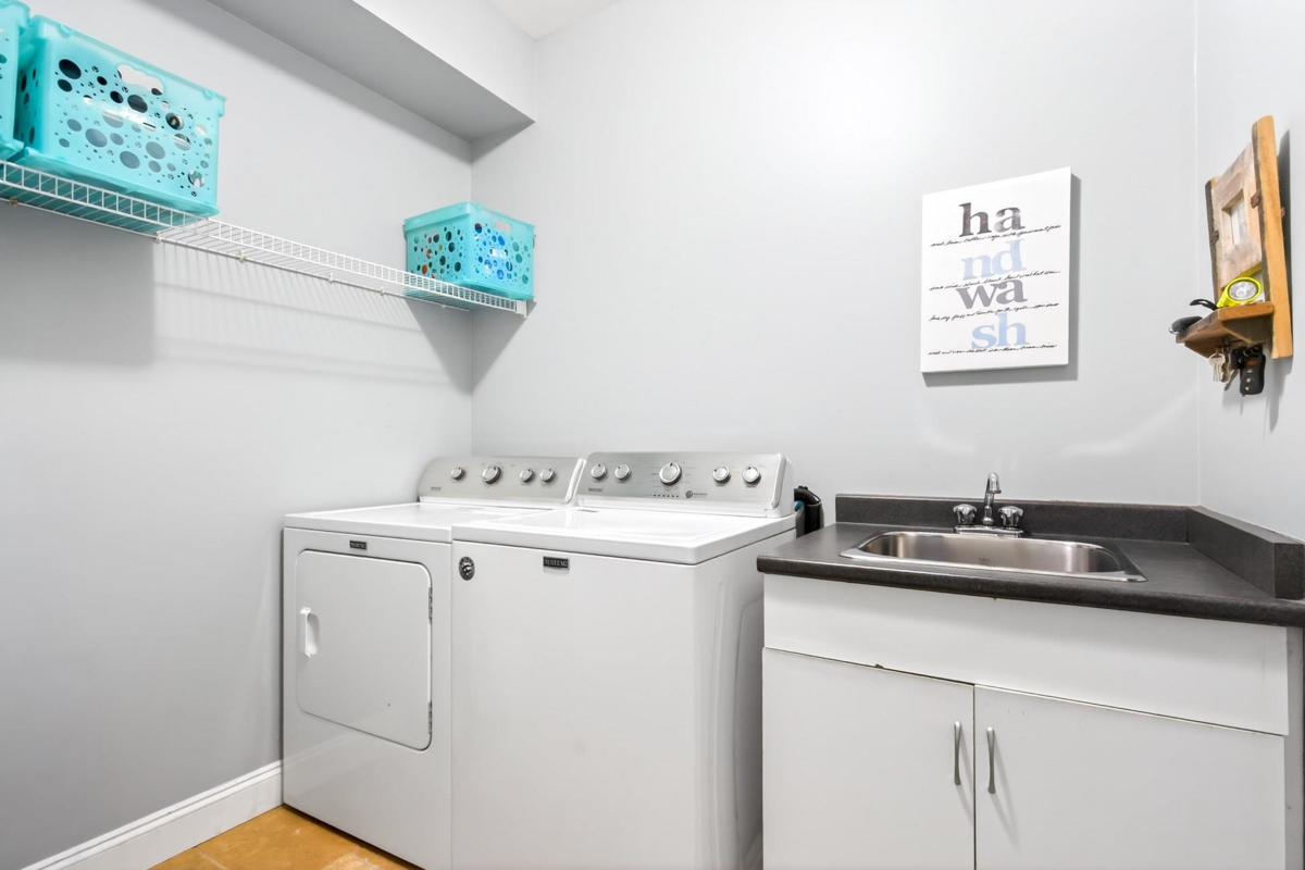 Mudroom Photo of 2473 Nile Gate, Port Coquitlam, BC