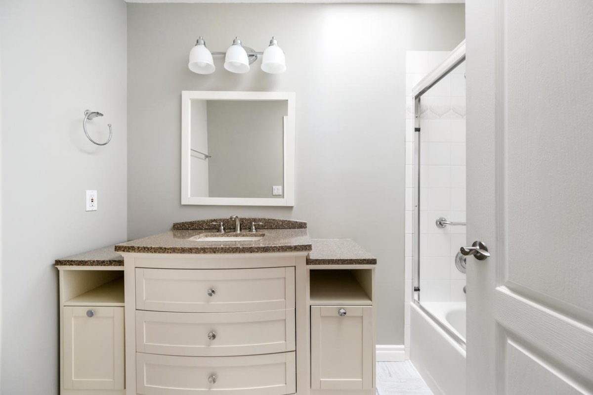 Basement Recreation Room Photo of 1071 King George Boulevard, Surrey, BC