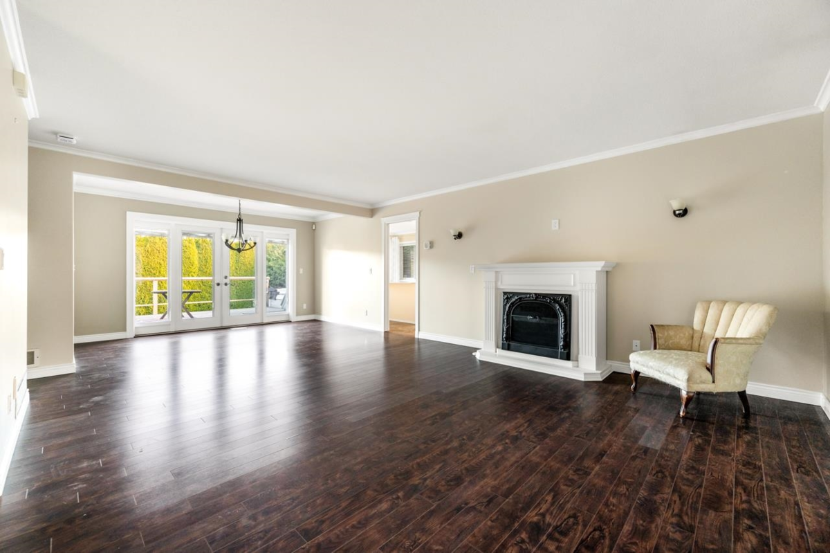 Family Room Photo of 1071 King George Boulevard, Surrey, BC