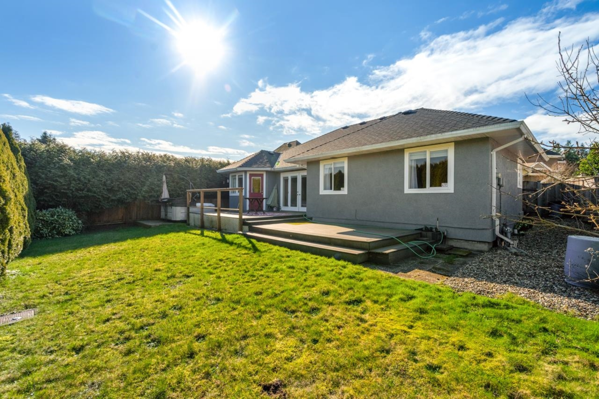 Hallway Photo of 1071 King George Boulevard, Surrey, BC