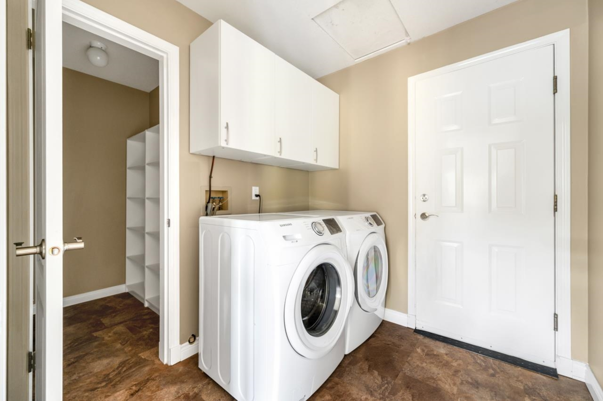 Laundry Room Photo of 1071 King George Boulevard, Surrey, BC