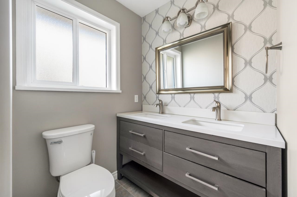 Loft / Bonus Room Photo of 1071 King George Boulevard, Surrey, BC