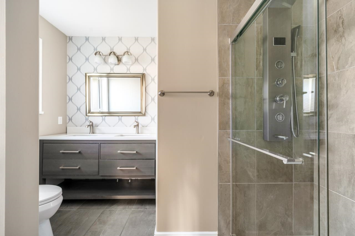 Office / Den Photo of 1071 King George Boulevard, Surrey, BC