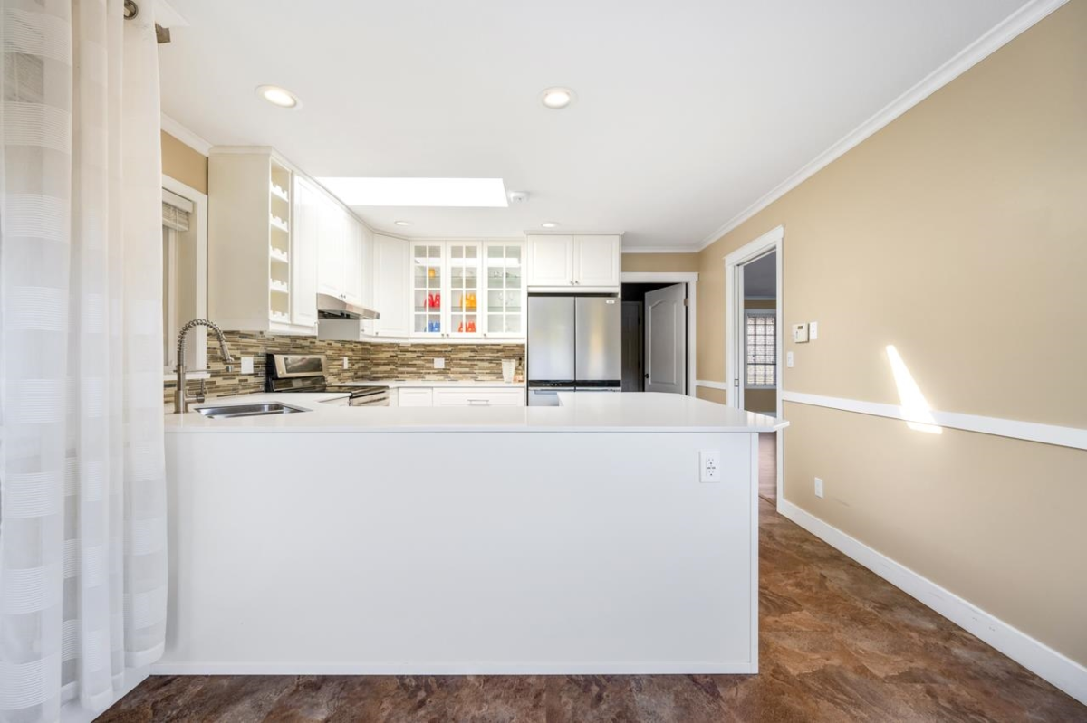 Primary Bedroom Photo of 1071 King George Boulevard, Surrey, BC