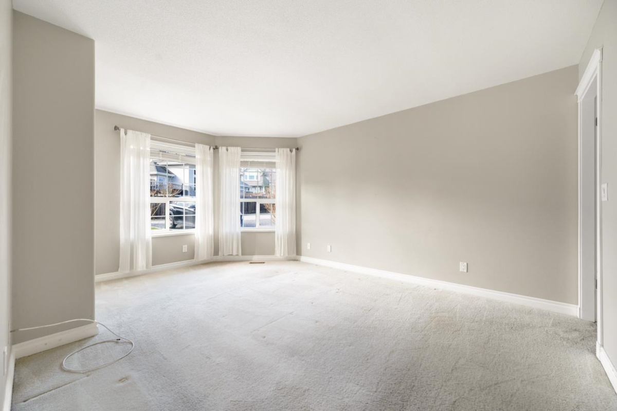 Walk-In Closet Photo of 1071 King George Boulevard, Surrey, BC