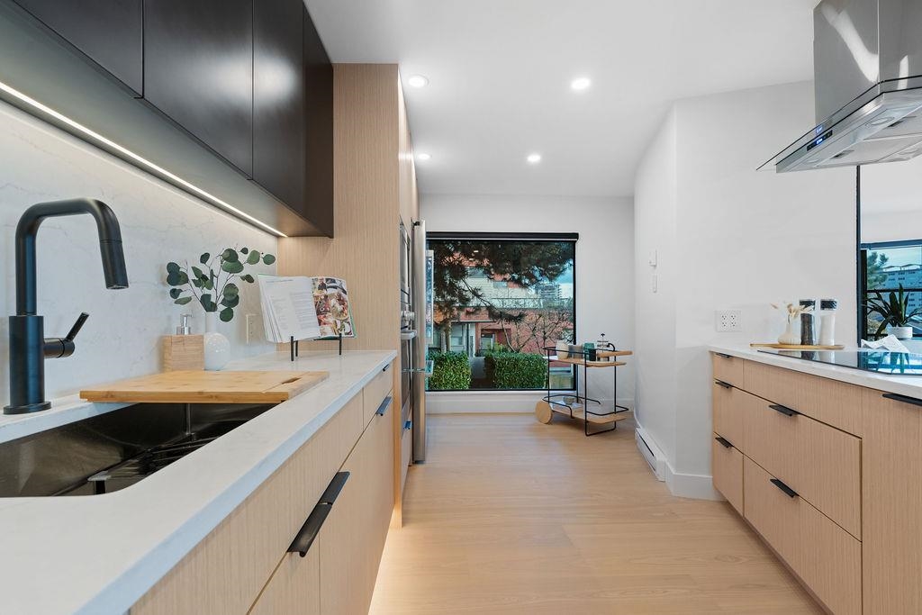 Bedroom 3 Photo of 101 2412 Haywood Avenue, West Vancouver, BC