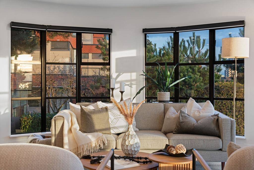 Family Room Photo of 101 2412 Haywood Avenue, West Vancouver, BC