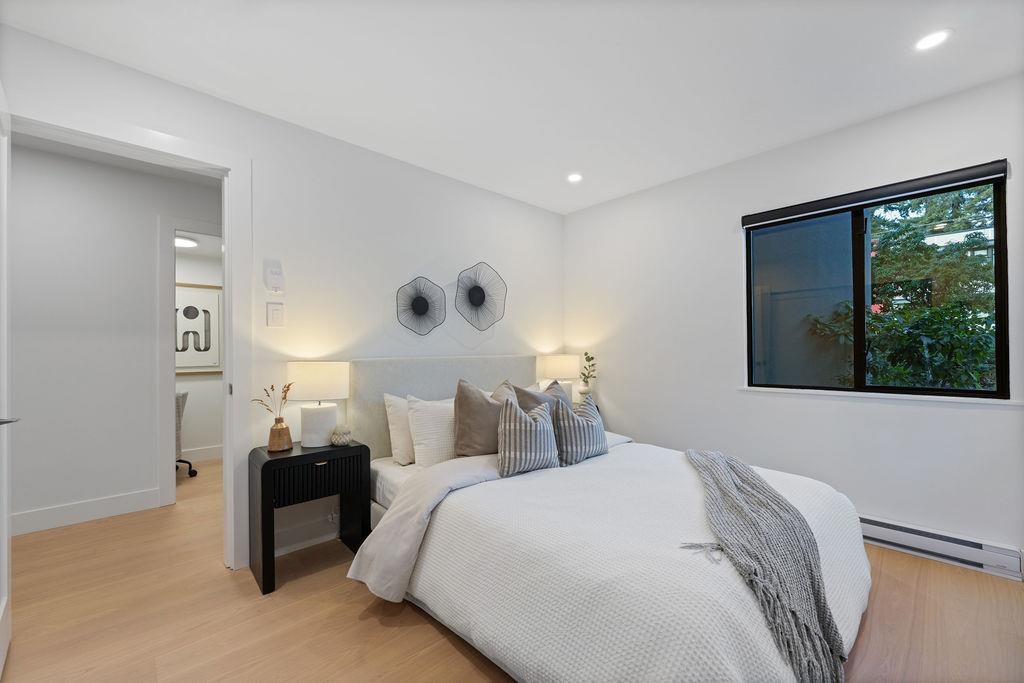 Garden / Landscaping Photo of 101 2412 Haywood Avenue, West Vancouver, BC