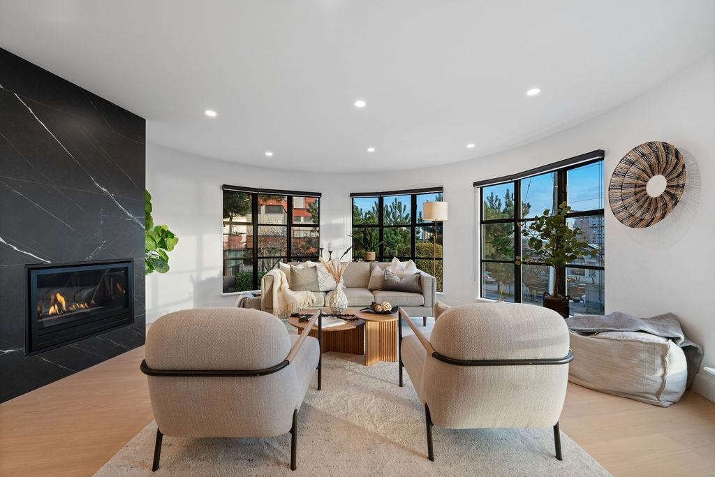 Guest Bathroom Photo of 101 2412 Haywood Avenue, West Vancouver, BC