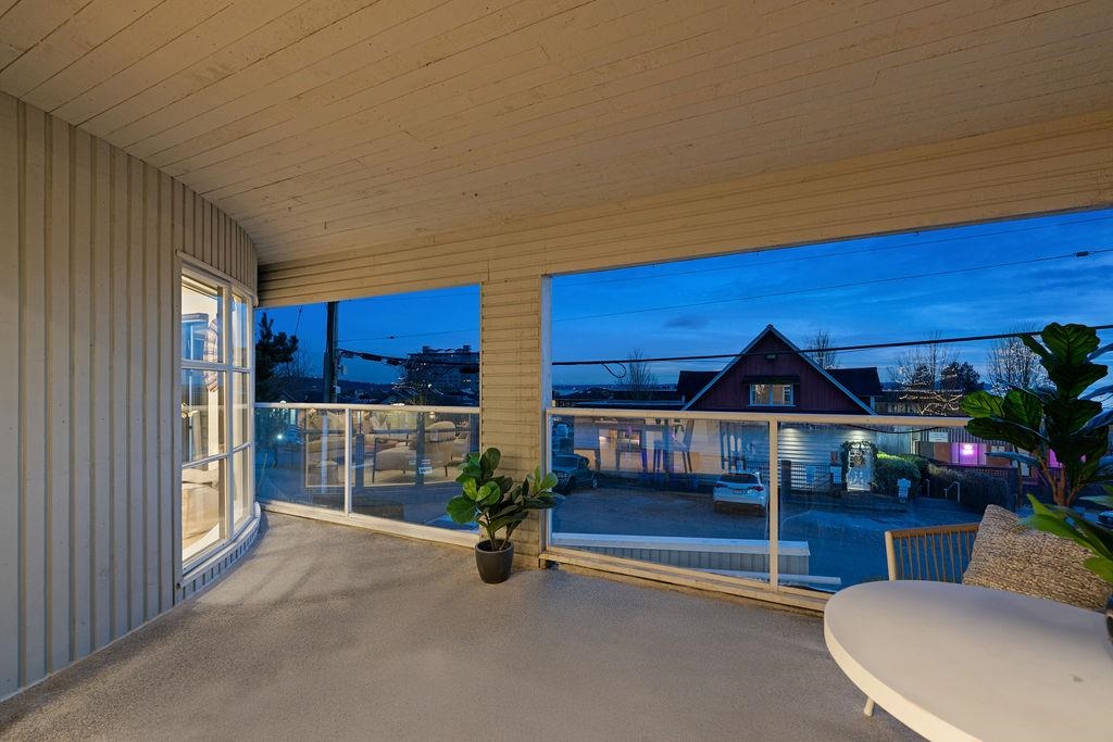 Hallway Photo of 101 2412 Haywood Avenue, West Vancouver, BC