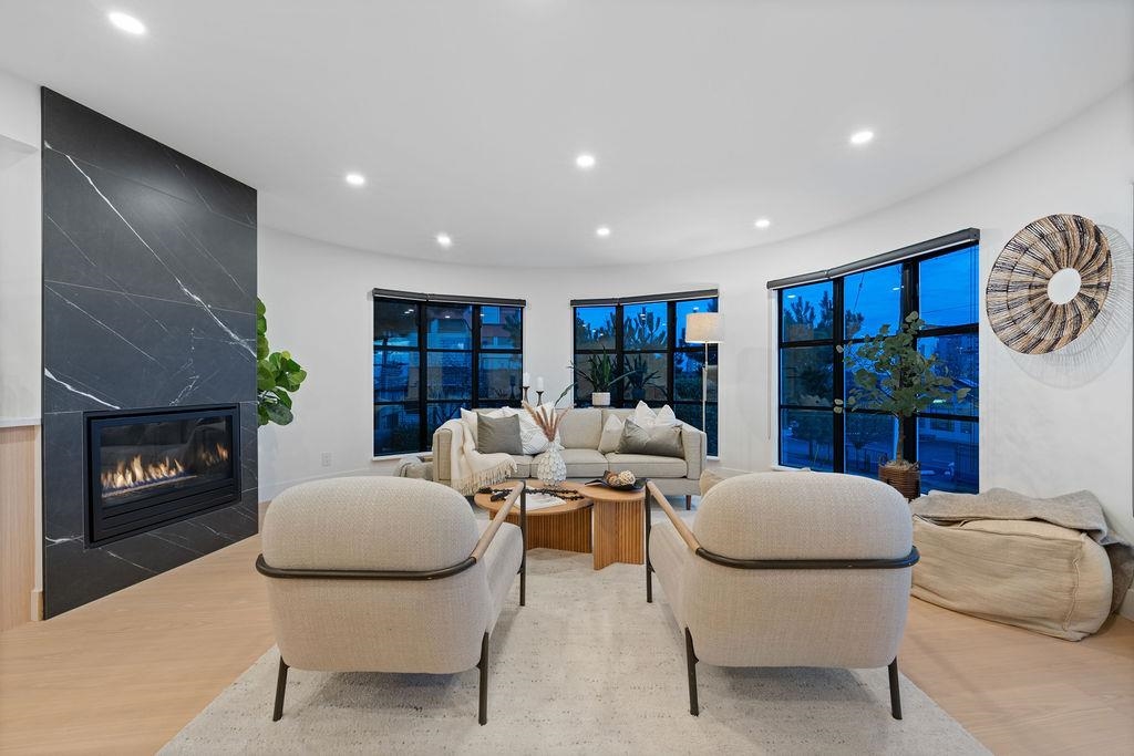 Kitchen Photo of 101 2412 Haywood Avenue, West Vancouver, BC