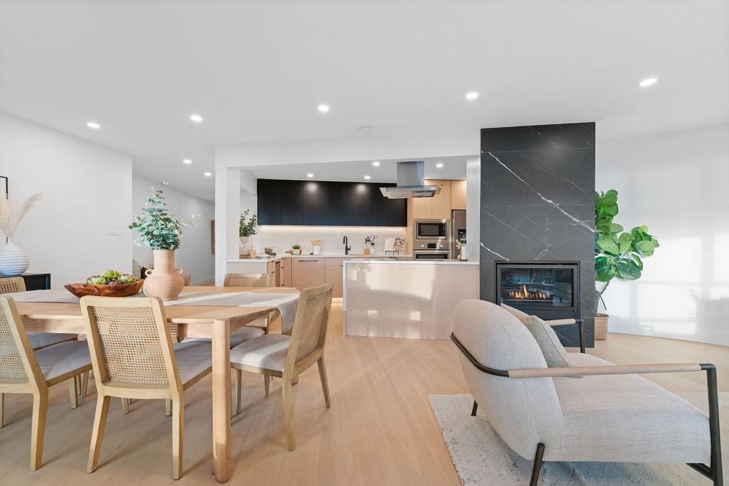 Mudroom Photo of 101 2412 Haywood Avenue, West Vancouver, BC