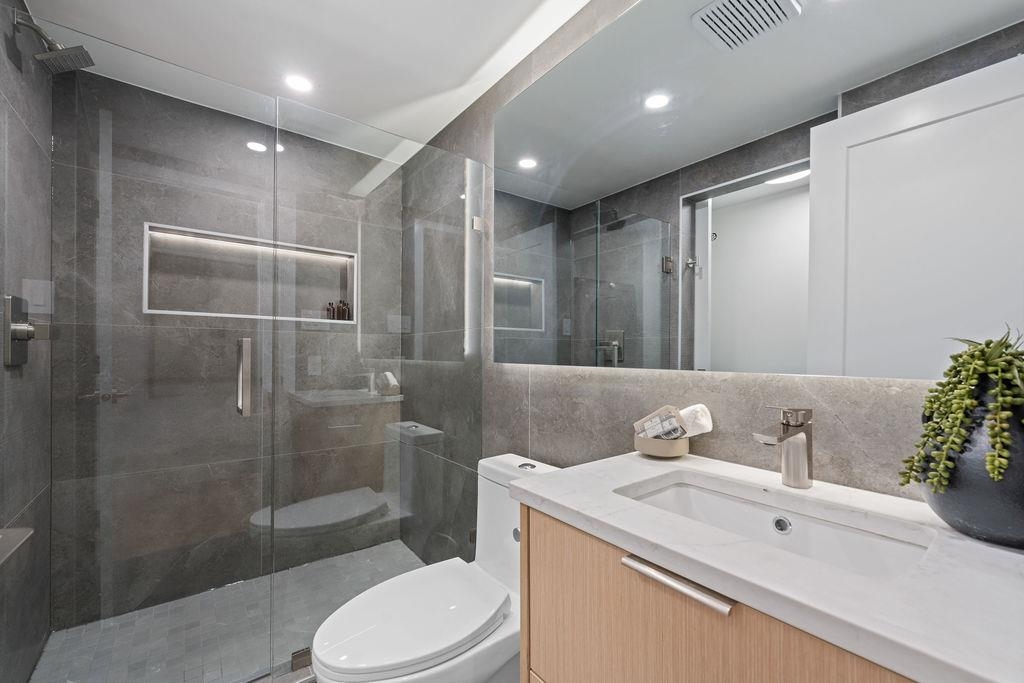 Outdoor Deck Photo of 101 2412 Haywood Avenue, West Vancouver, BC