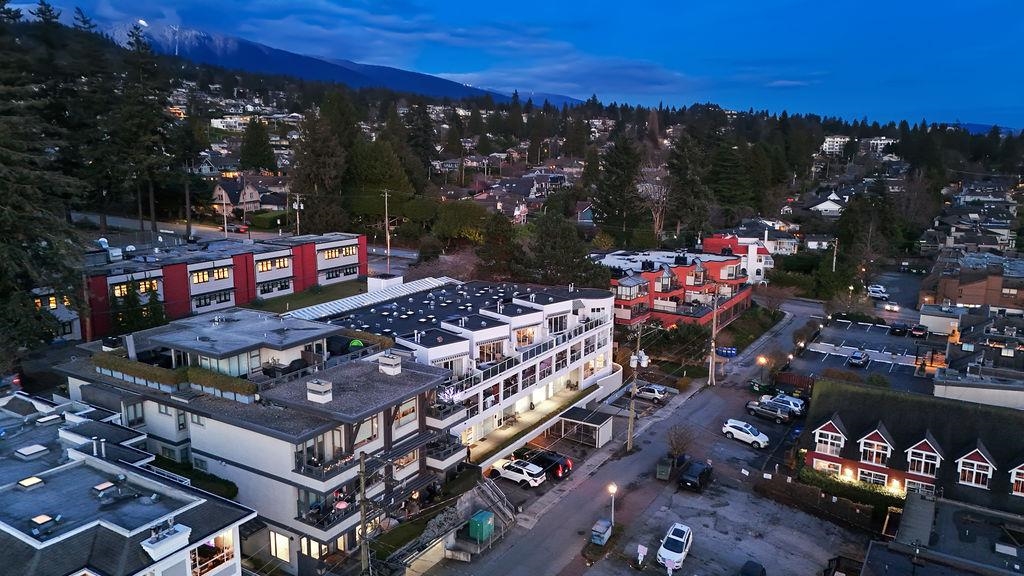 Outdoor Kitchen Photo of 101 2412 Haywood Avenue, West Vancouver, BC