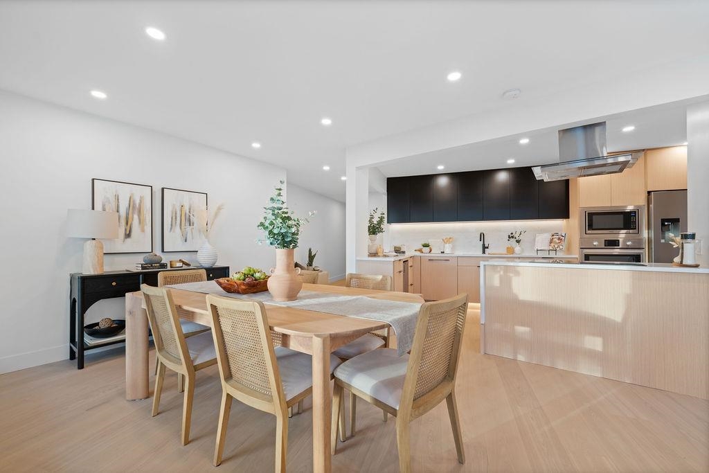 Powder Room Photo of 101 2412 Haywood Avenue, West Vancouver, BC