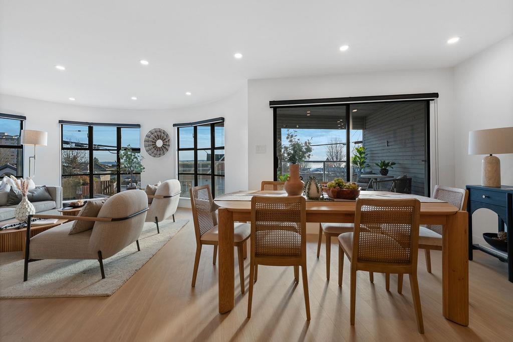 Primary Bathroom Photo of 101 2412 Haywood Avenue, West Vancouver, BC