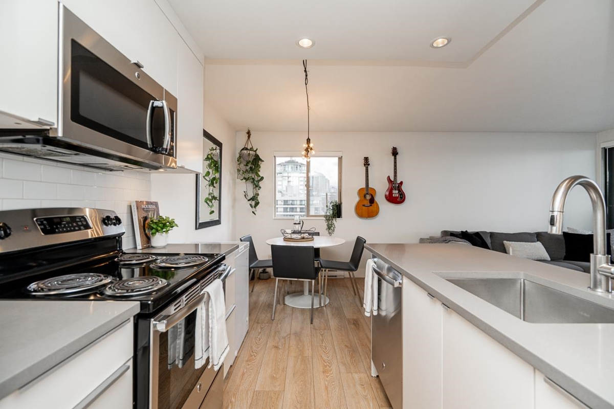 Primary Bathroom Photo of 1202 110 W 4th Street, North Vancouver, BC