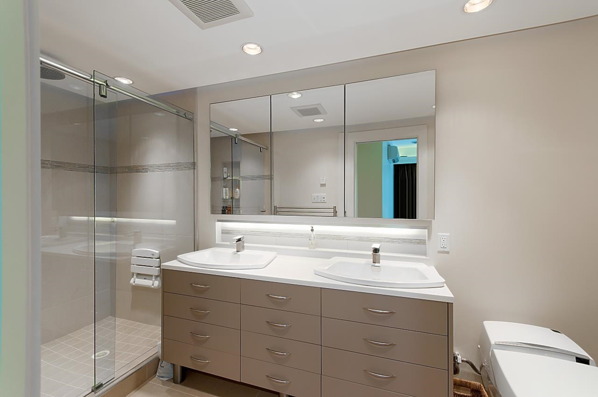 Laundry Room Photo of 6175 Nelson Avenue, West Vancouver, BC