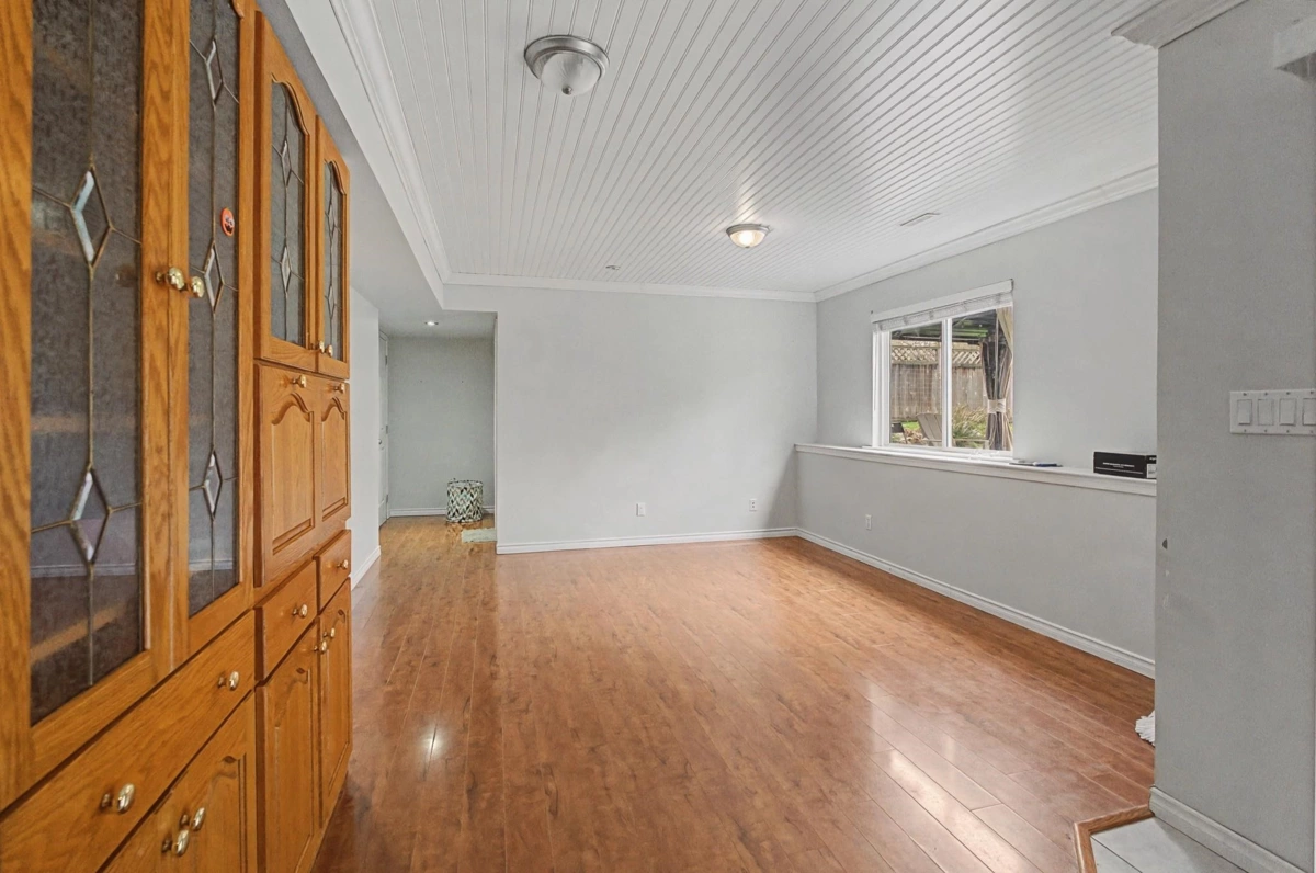 Entry Foyer Photo of 35186 Laburnum Avenue, Abbotsford, BC