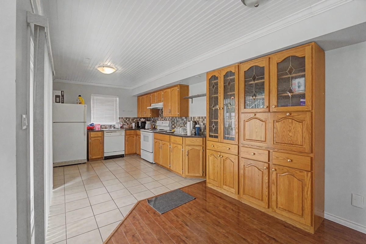 Laundry Room Photo of 35186 Laburnum Avenue, Abbotsford, BC