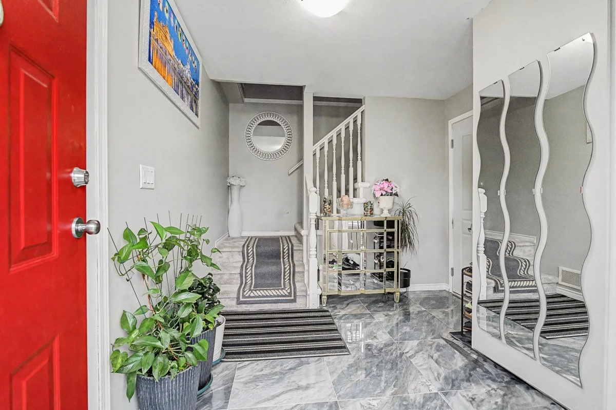 Living Room Photo of 35186 Laburnum Avenue, Abbotsford, BC