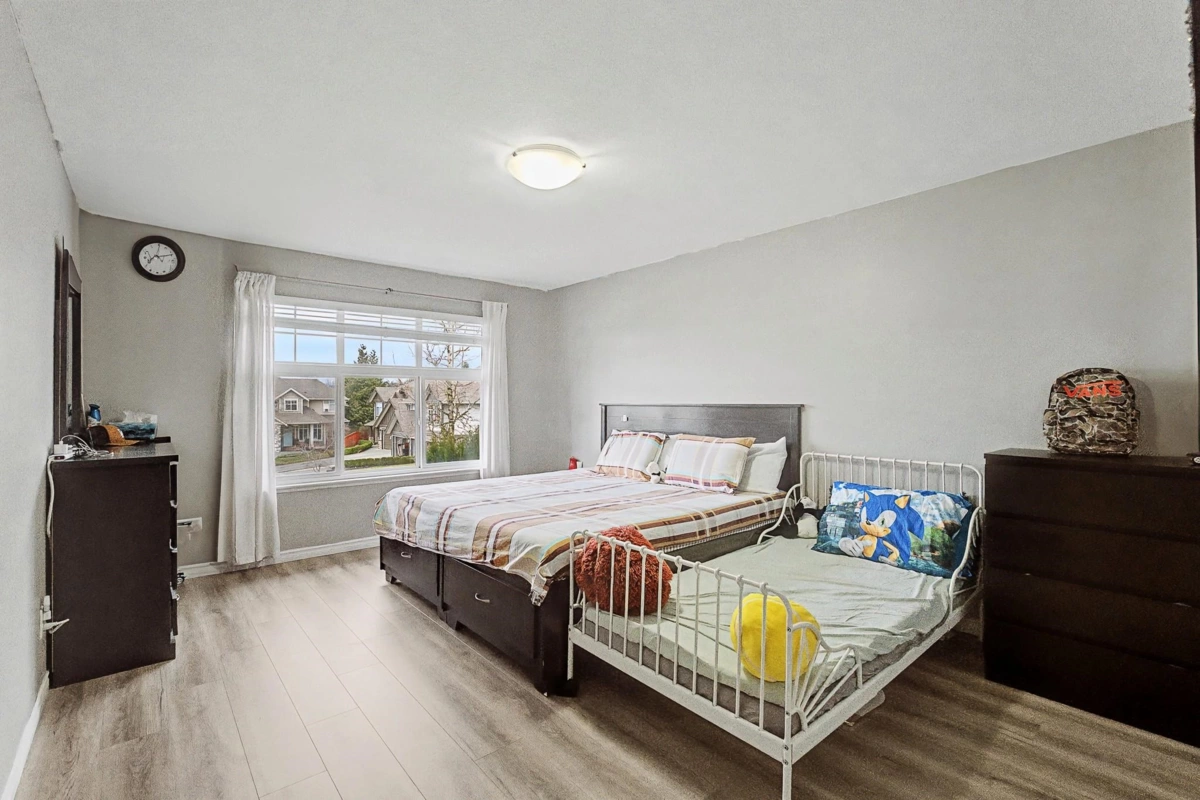 Walk-In Closet Photo of 35186 Laburnum Avenue, Abbotsford, BC