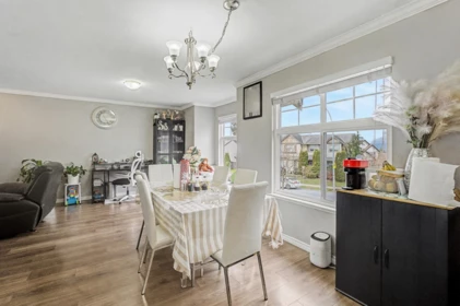 Kitchen Island Photo of 35186 Laburnum Avenue, Abbotsford, BC