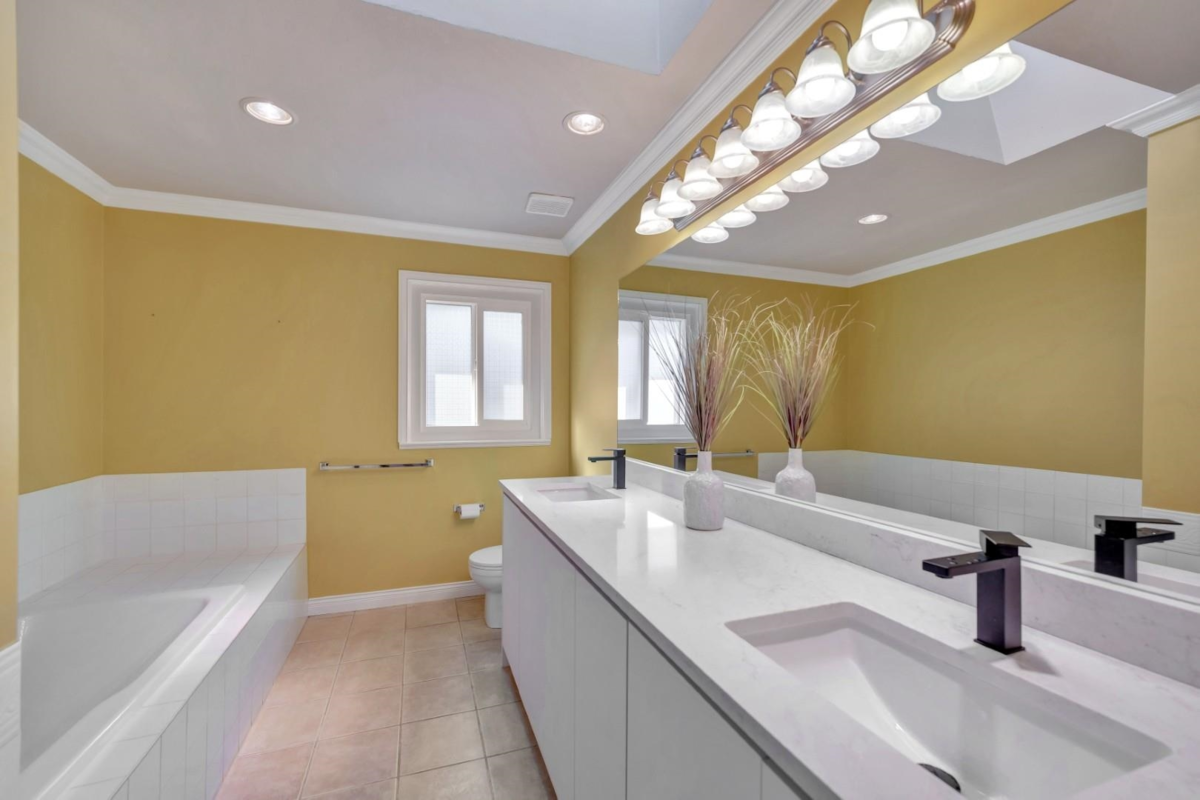 Basement Recreation Room Photo of 14763 31a Avenue, Surrey, BC