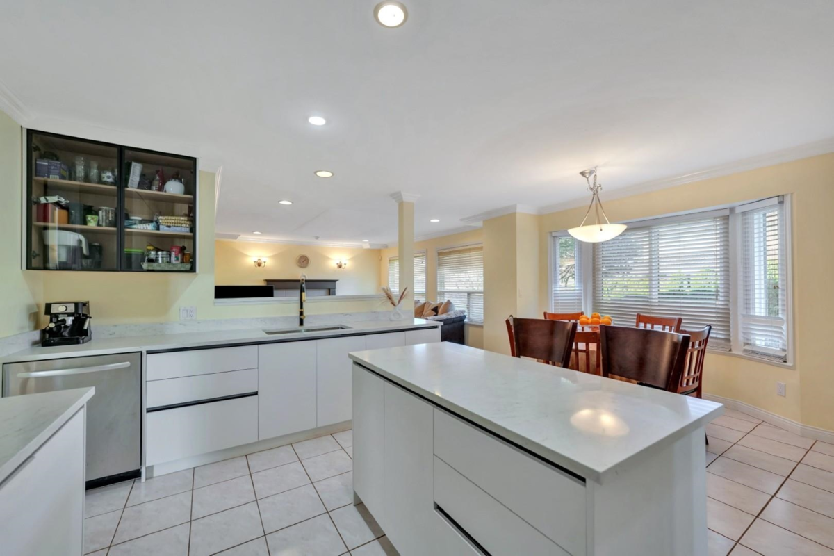 Breakfast Nook Photo of 14763 31a Avenue, Surrey, BC