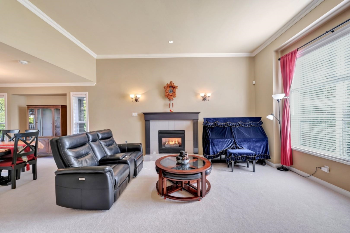 Dining Area Photo of 14763 31a Avenue, Surrey, BC
