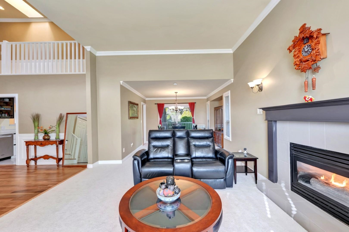 Family Room Photo of 14763 31a Avenue, Surrey, BC